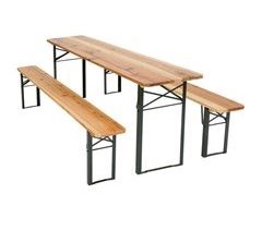 Mesa de cervejaria e dois bancos de madeira