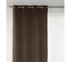 Cortinado de veludo com ilhós