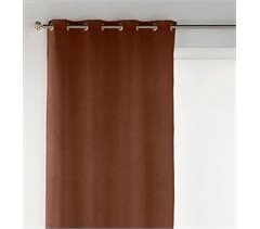 Cortinado de veludo com ilhós