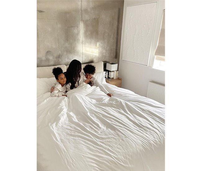 Beliani Cama com estrado Chenille MELLE 175x240 Bege