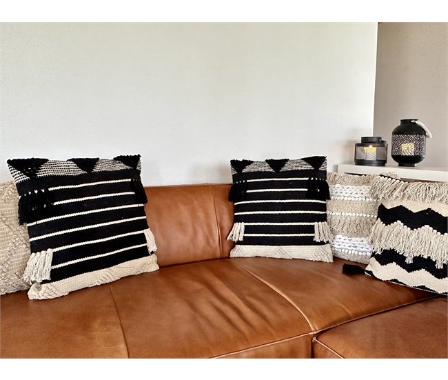 Beliani Almofada decorativa CHITTOOR Preto