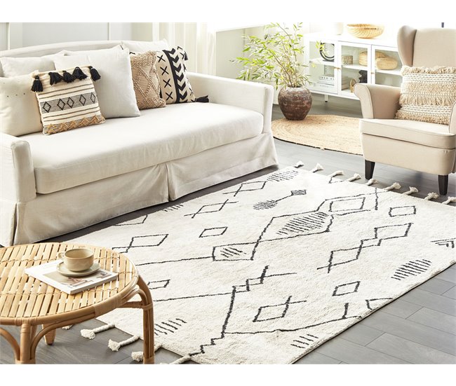 Beliani Pelos curtos KEBIR 140x200 Branco/ Bege