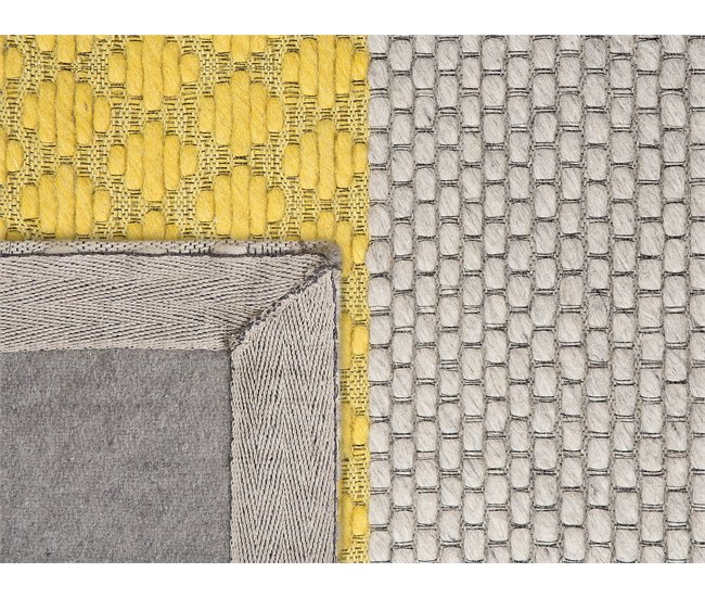 Beliani Pelos curtos AKKAYA 140x200 Multicor