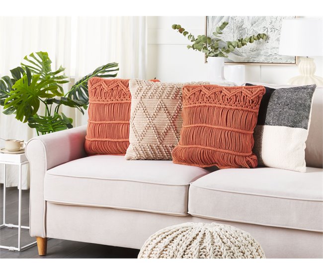 Beliani Almofada decorativa AKKOY Laranja