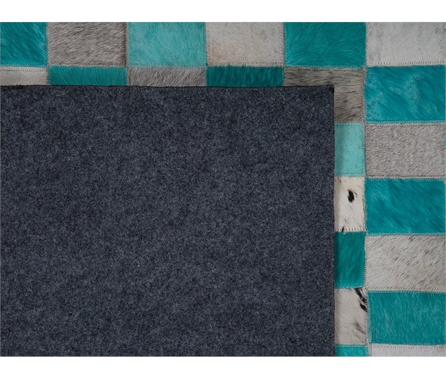 Beliani Pelos curtos NiKFER 140x200 Turquesa