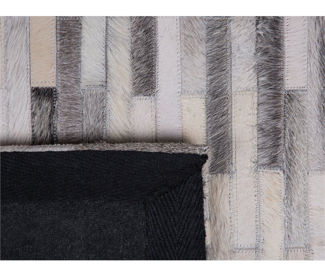 Beliani Pelos curtos AHILLI 140x200 Cinza