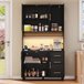 Vitrine alta em efeito madeira e rattan com tomadas integradas Preto/ Madeira